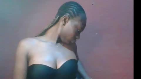 Snapshot of honeycee_petite chatting on 7, 7, 2026 anni online show from 7, 7, 2026