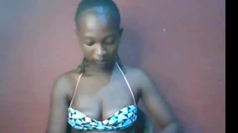 Snapshot of honeycee_petite chatting on 9, 7, 2026 anni online show from 9, 7, 2026