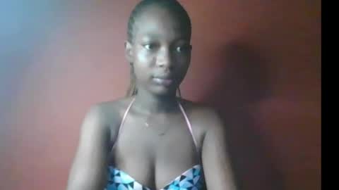 Snapshot of honeycee_petite chatting on 10, 7, 2026 anni online show from 10, 7, 2026