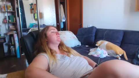 Snapshot of honeydewmolly chatting on 25, 6, 2026 HoneydewMolly online show from 25, 6, 2026