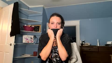 HoneyDrippinBunny online show from 8, 6, 2026