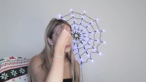 honeyveil online show from 28, 10, 2025