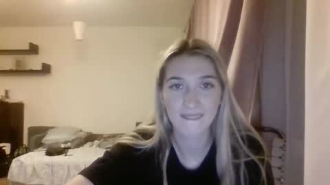 honeyveil online show from 10, 11, 2025