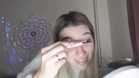 honeyveil online show from 26, 11, 2025