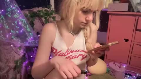 Emi Rose online show from 6, 3, 2025