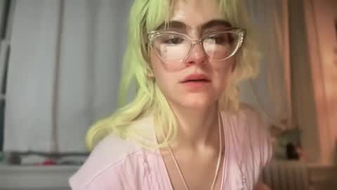 Emi Rose online show from 13, 11, 2025