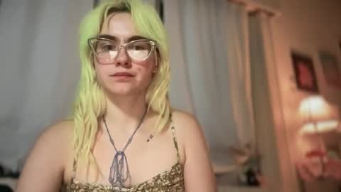 Emi Rose online show from 25, 11, 2025