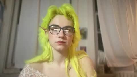 Emi Rose online show from 16, 12, 2025