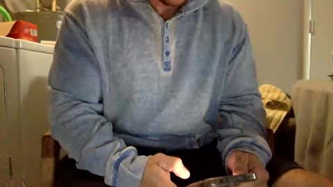 Snapshot of hoodiesahdgoodies chatting on 16, 12, 2025 D online show from 16, 12, 2025