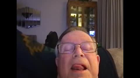 Snapshot of horndog69b chatting on 2, 3, 2025 horndog online show from 2, 3, 2025