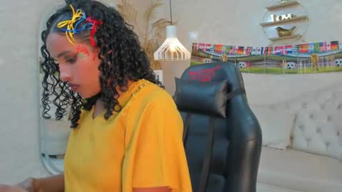 Horny Curls  online show from 18, 6, 2026