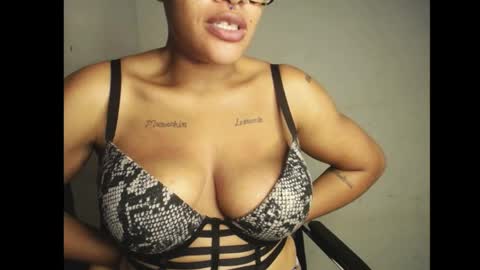 Snapshot of horny_ebonygirl_ chatting on 15, 5, 2026 horny_ebonygirl_ online show from 15, 5, 2026