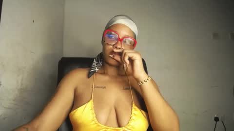 Snapshot of horny_ebonygirl_ chatting on 25, 5, 2026 horny_ebonygirl_ online show from 25, 5, 2026