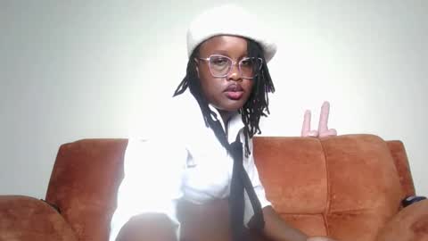 Snapshot of horny_sexxy_babe chatting on 5, 12, 2025 Lucy online show from 5, 12, 2025