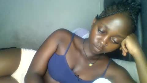 Snapshot of hornybella84 chatting on 18, 5, 2026 Bella online show from 18, 5, 2026