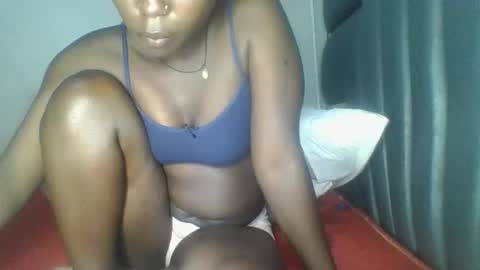 Snapshot of hornybella84 chatting on 19, 5, 2026 Bella online show from 19, 5, 2026