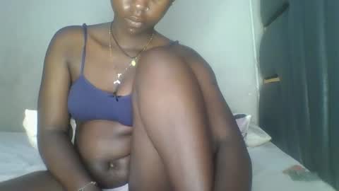 Snapshot of hornybella84 chatting on 24, 5, 2026 Bella online show from 24, 5, 2026