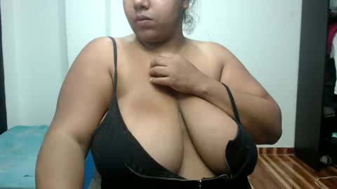 Snapshot of hornyboobs18 chatting on 17, 10, 2025 karen online show from 17, 10, 2025