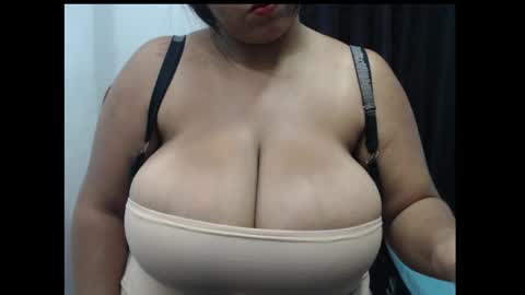 Snapshot of hornyboobs18 chatting on 18, 10, 2025 karen online show from 18, 10, 2025