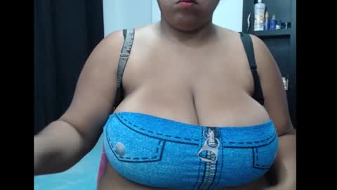 Snapshot of hornyboobs18 chatting on 4, 11, 2025 karen online show from 4, 11, 2025