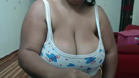 Snapshot of hornyboobs18 chatting on 24, 11, 2025 karen online show from 24, 11, 2025