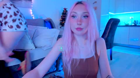 Snapshot of hornybunnys chatting on 21, 12, 2024 Alex and Rosie online show from 21, 12, 2024