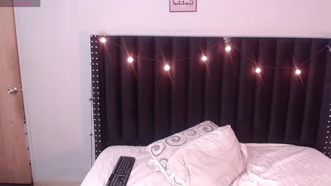 Snapshot of hornylatimommy chatting on 4, 1, 2025 Natasha online show from 4, 1, 2025