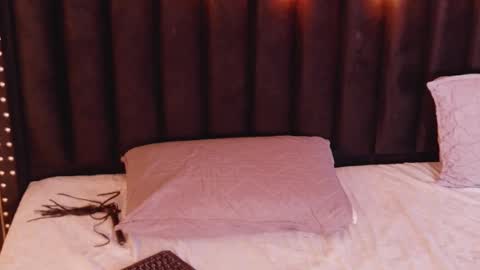 Snapshot of hornylatimommy chatting on 31, 10, 2025 Natasha online show from 31, 10, 2025