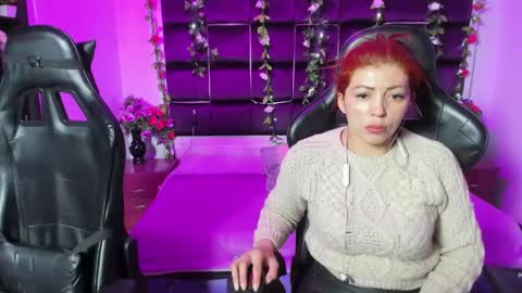 Snapshot of hornyy_mom chatting on 31, 12, 2024 hornyy mom online show from 31, 12, 2024