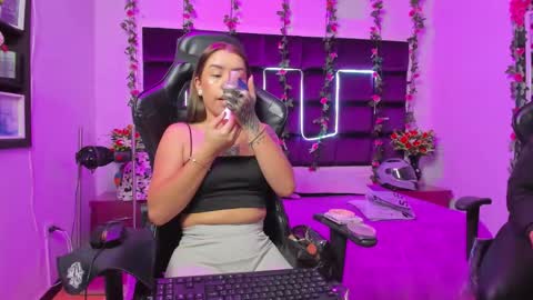 Snapshot of hornyy_mom chatting on 13, 9, 2025 hornyy mom online show from 13, 9, 2025