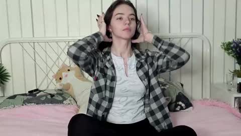 Snapshot of hortenciajenovese chatting on 14, 10, 2025 Mia online show from 14, 10, 2025