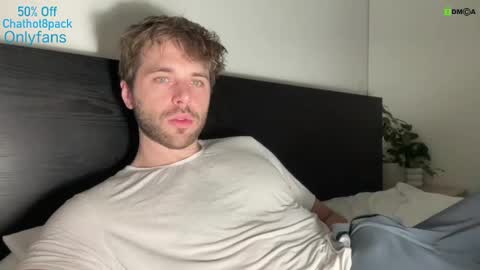 Snapshot of hot8pack01 chatting on 10, 1, 2025 Edward aka Wolf online show from 10, 1, 2025