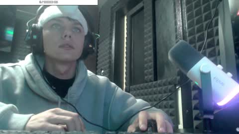 Hot boy 2002 online show from 18, 12, 2024