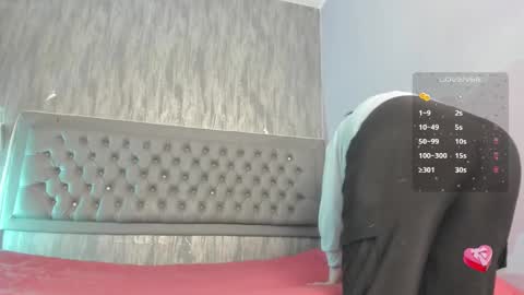 AGATHA CONNORS online show from 5, 1, 2025