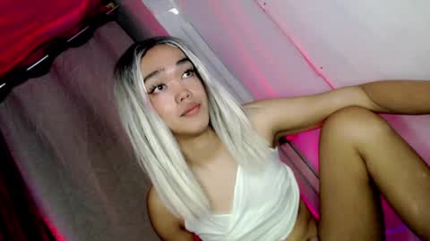 hot_moma69 online show from 5, 5, 2026