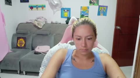 Mia online show from 7, 4, 2026