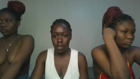 Snapshot of hot_petite1 chatting on 2, 11, 2025 Hot petite online show from 2, 11, 2025