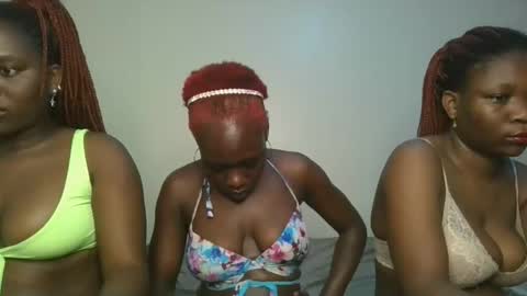 Snapshot of hot_petite1 chatting on 6, 11, 2025 Hot petite online show from 6, 11, 2025