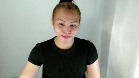 Snapshot of hot_selenaxx chatting on 4, 10, 2025 Selena online show from 4, 10, 2025