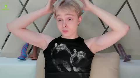 hot_twinkboy online show from 9, 2, 2025