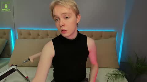hot_twinkboy online show from 18, 2, 2025