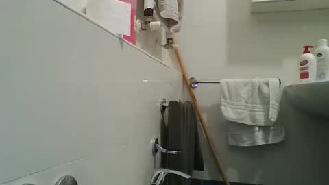 hotandwild2003 online show from 9, 2, 2026