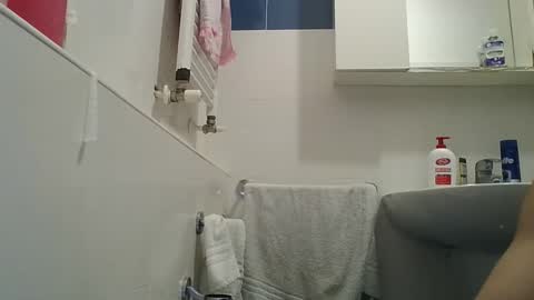 hotandwild2003 online show from 18, 2, 2026