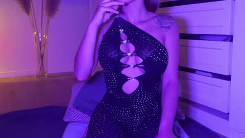 Bella online show from 12, 9, 2025