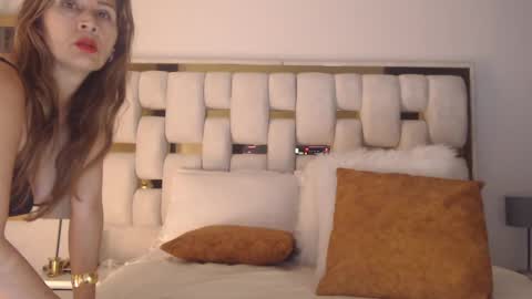 Bella Milf online show from 1, 10, 2025