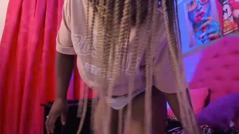 Snapshot of hotbraids_tb chatting on 8, 10, 2025 hotbraids_tb online show from 8, 10, 2025