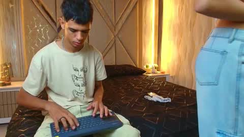 hotcouple_222 online show from 23, 11, 2025