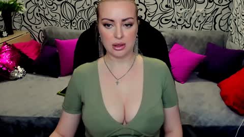 Snapshot of hotdreamhere chatting on 6, 2, 2025 Alice online show from 6, 2, 2025