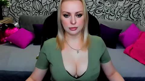 Snapshot of hotdreamhere chatting on 19, 9, 2025 Alice online show from 19, 9, 2025