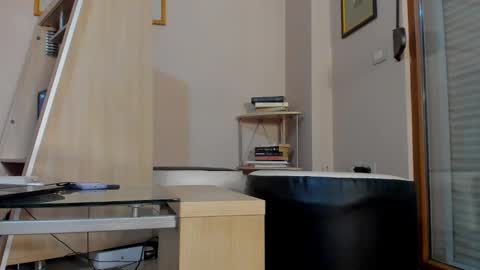 Erika  online show from 7, 1, 2025